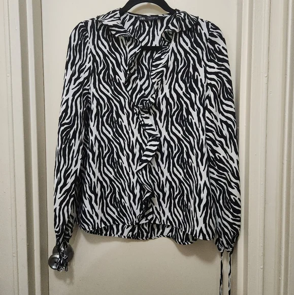 ZARA Size Small Black and White Animal Print Top - Picture 2 of 9